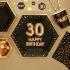 8 platos hexagonales "30 Happy Birthday" de papel (27 cm) - Glitz & Glamour Black & Gold